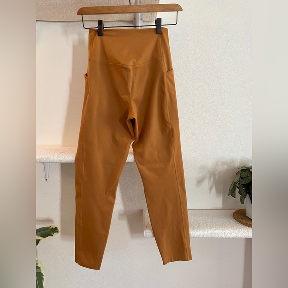 Girlfriend Collective Compressive Leggings w. Pockets - Picture 2 of 5